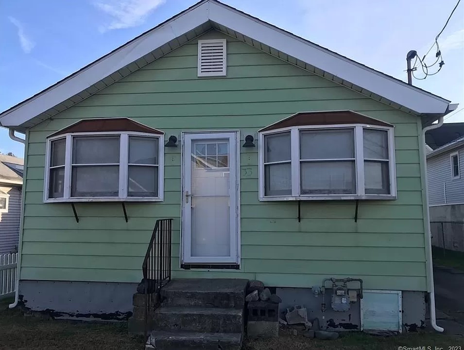 33 Elaine Rd, Milford, CT Upgradeable Property Professional Home